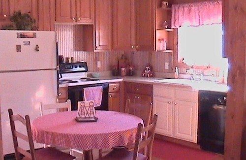 Collinsville Cabin | Country Cabin.We have cleaned the cabin top to bottom! Get out of the city!