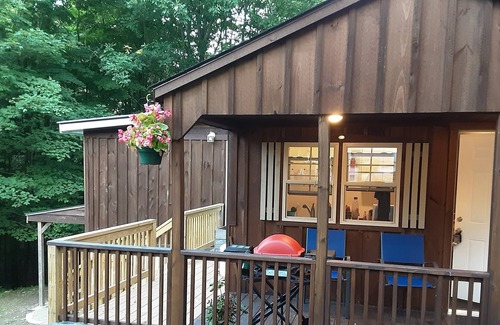Kerhonkson Cabin | Country Cabin with Dell view