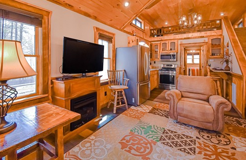 Sunshine Mountain Cabin | Country cabin with hot tub, firepit & wraparound deck - near Blue Ridge