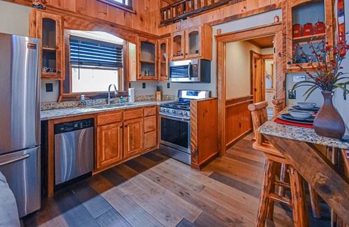 Sunshine Mountain Cabin | Country cabin with hot tub, firepit & wraparound deck - near Blue Ridge