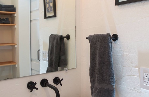 Petaluma Cottage | Country Casita Cottage with 2 Person Soaking Tub