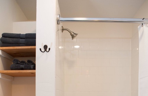 Petaluma Cottage | Country Casita Cottage with 2 Person Soaking Tub