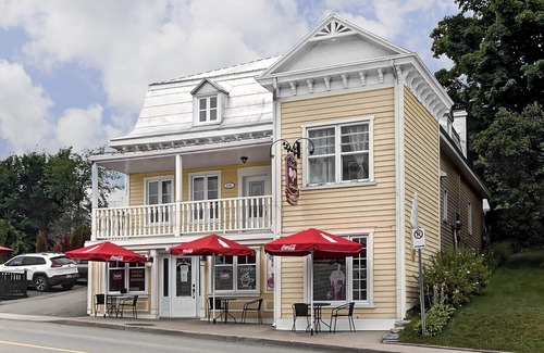 L'Ange-Gardien Apartment | Country charm