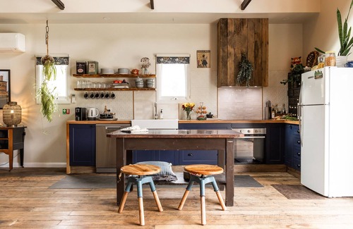 Cygnet House | Country charm meets laid-back luxury, where time slows and hairy moos roamnn