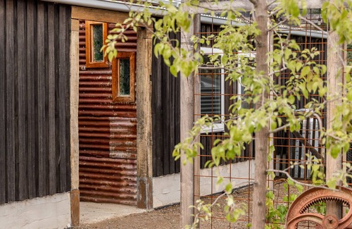 Cygnet House | Country charm meets laid-back luxury, where time slows and hairy moos roamnn