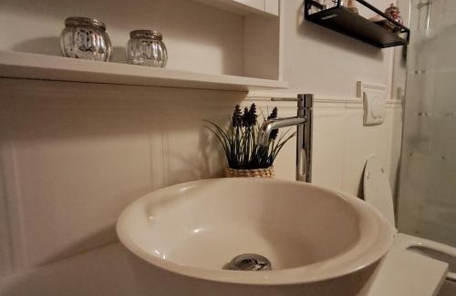 Montespertoli Apartment | country chic loft Dolce Nocciola