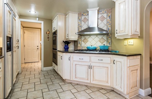South Redlands House | Country Club-Adjacent Home w/Pool, Jacuzzi & More