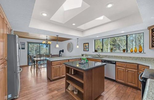 Flagstaff House | Country Club Cabin with Hot Tub