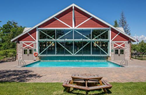 Oro-Medonte Apartment | Country Club Charm - 4-Bed Radiant Resort Condo