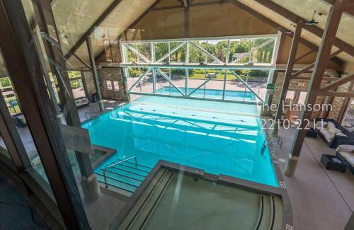 Oro-Medonte Apartment | Country Club Charm - 4-Bed Radiant Resort Condo