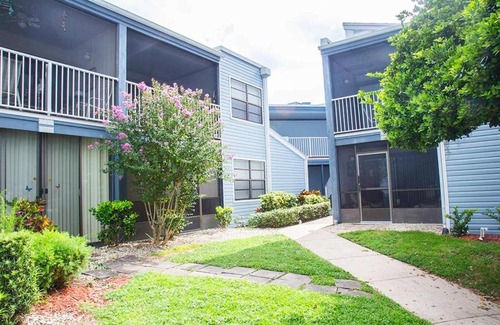 Ventura House | Country Club Condominium