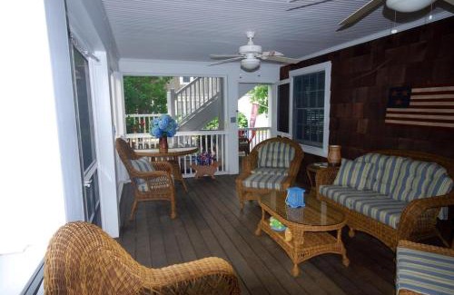 Country Club Estates House | Country club drive 333