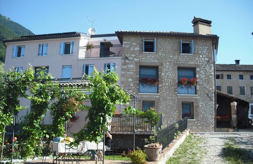 Borso del Grappa Bed & Breakfast | COUNTRY CLUB FROM CESCO - strawberry and calle suite