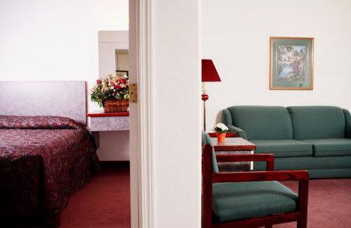 Lacombe Hotel | Country Club Inn