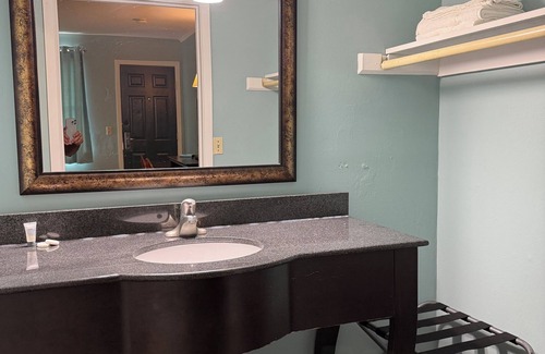 Fostoria Hotel | Country Club Inn & Suites