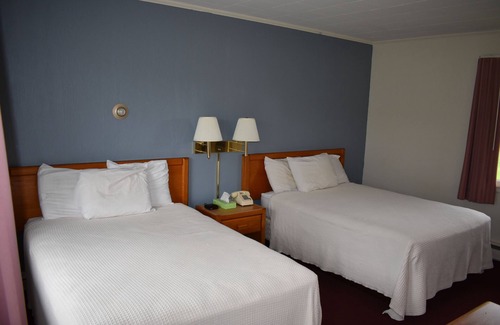 Thendara Hotel | Country Club Motel