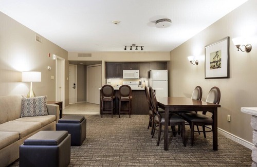 Oro-Medonte Apartment | Country Club Suite: King Bed, Jet-Tub, Pool, Gym