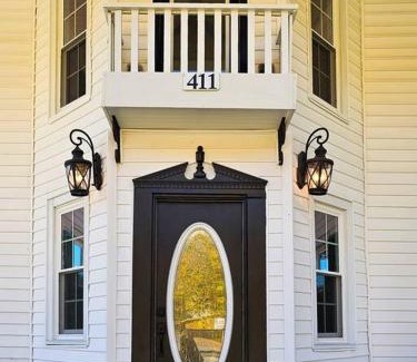 Red Boiling Springs House | Country Colonial Retreat