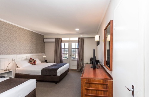 Centennial Park Hotel | Country Comfort Amity Motel