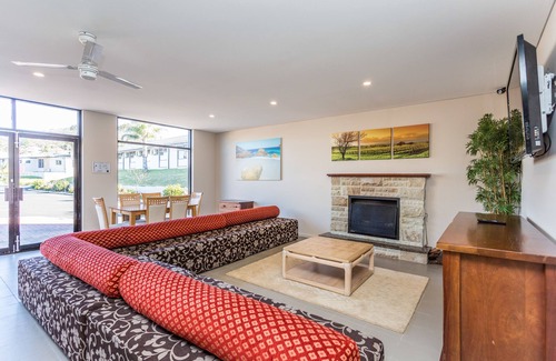 Centennial Park Hotel | Country Comfort Amity Motel
