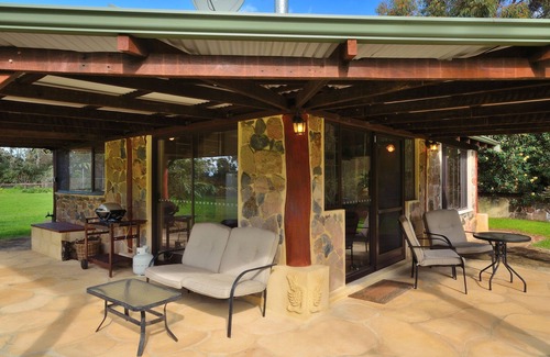 Karridale Cottage | Country Comfort Cottage adult retreat for 2 people nNot pet friendly
