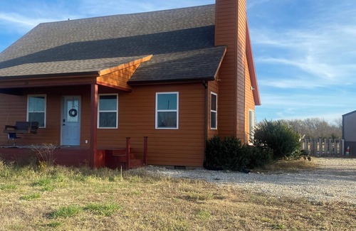 El Dorado House | Country Comfort: Spacious 3-Bed, 2-Bath Retreat on 3 Acres Near Public Hunting!