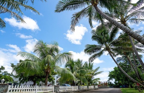 Kahalu u House | COUNTRY COMFORT w/ AC ROOMS