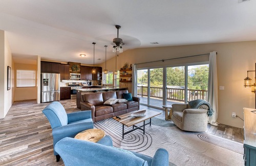 Grants Pass House | Country Comfort with Modern Conveniences