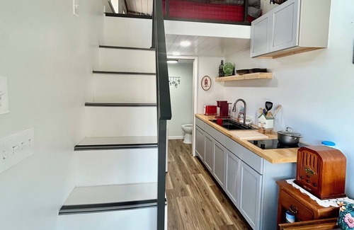 Fulton Cabin | Country Container Tiny House. Experience peace by the water & native wildlife!