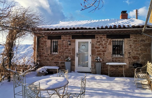 Vernet-la-Varenne Cottage | Country cottage near a lake