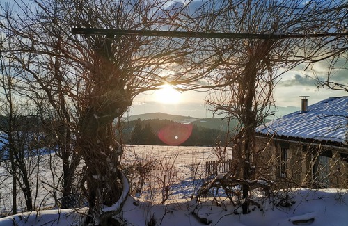 Vernet-la-Varenne Cottage | Country cottage near a lake