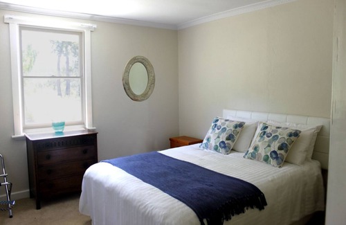 Port Huon House | Country Cottage Accommodation overlooking Huon River
