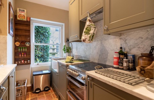 Bradford-on-Avon House | Country Cottage Fireplace Parking Sleeps 7 Nr Bath set in a Country House Estate