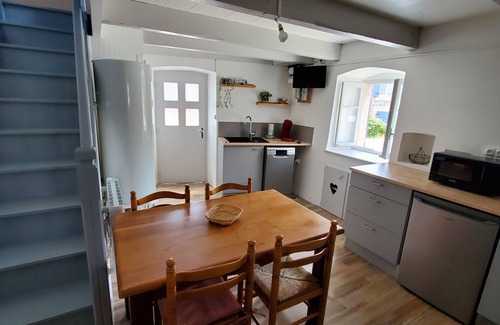 Cerzat Villa | Country cottage 5 minutes from the beach hiking trail
