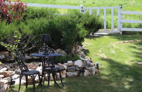 Vernon Bed & Breakfast | Country Cottage B&B