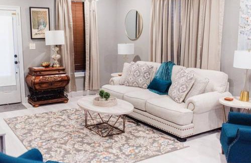 Broussard House | Country Cottage - Broussard