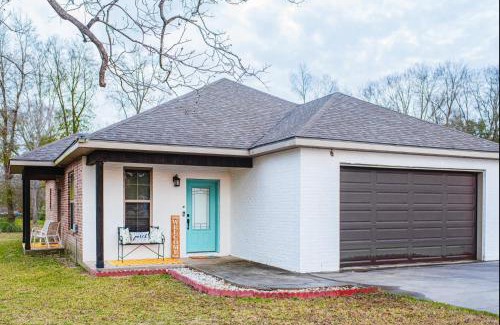 Broussard House | Country Cottage - Broussard