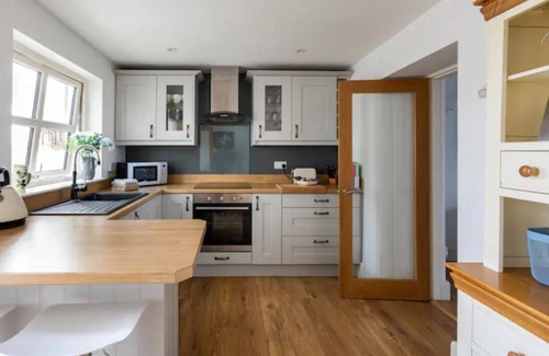 Hepworth House | Country cottage close to both Holmfirth & Peak District with stunning views.