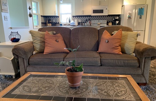 Newbury Cottage | Country Cottage Farm Stay at Stoneycreek Acres