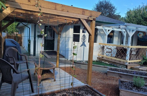 Courtenay House | Country Cottage feel in the City!
