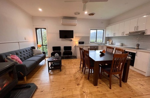 Edi House | Country Cottage in Edi