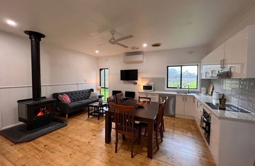 Edi House | Country Cottage in Edi