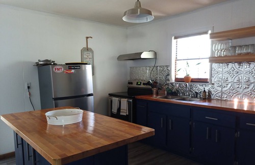 Roxie House | Country cottage in fantastic Natchez with WiFi, AC