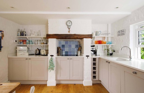 Sidlesham House | Country cottage in pretty village/quay views