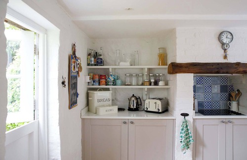 Sidlesham House | Country cottage in pretty village/quay views