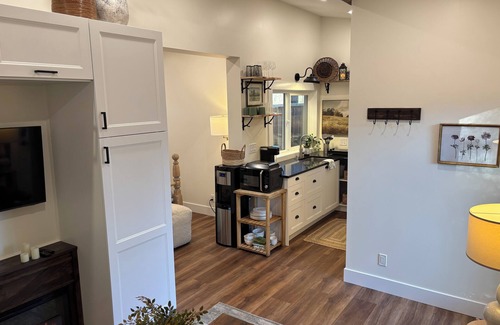 Regional District of Nanaimo Cottage | Country Cottage In The Woods