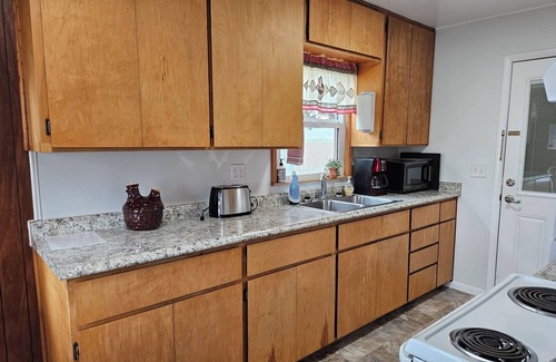 Weiser Cottage | Country Cottage just minutes from downtown Weiser. Pet friendly!