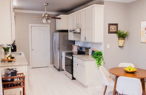 Broussard Cottage | Country Cottage King Suite 7mi to Youngsville Sport Complex in Broussard, LA