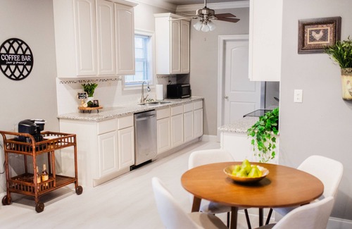 Broussard Cottage | Country Cottage King Suite 7mi to Youngsville Sport Complex in Broussard, LA