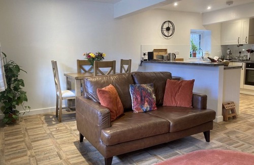 Saddell Cottage | Country cottage near Trossachs lakes, hill walks & cycle routes. Dogs welcome.